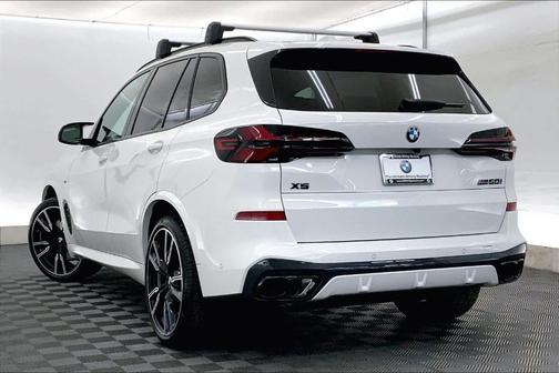 2026 BMW X5 M60i