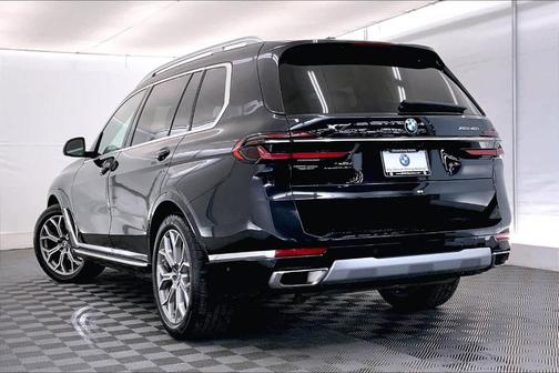Black 2024 BMW X7 xDrive40i