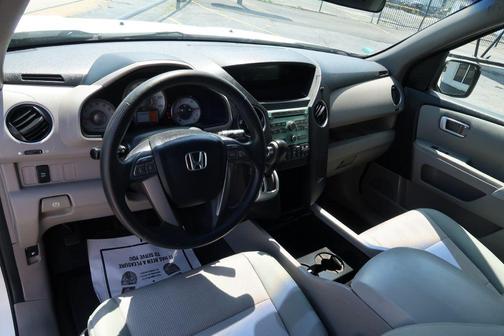 White 2010 Honda Pilot EX