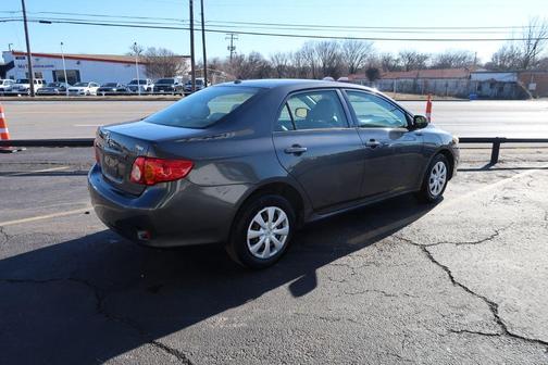Gray 2009 Toyota Corolla