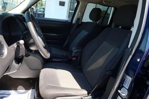 Blue 2017 Jeep Patriot Sport