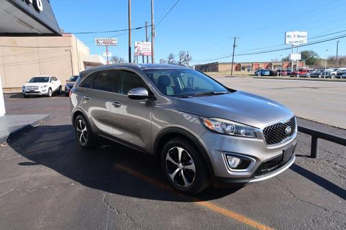 Gray 2016 Kia Sorento EX