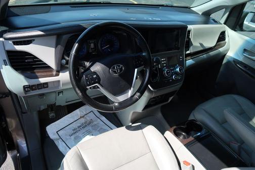 2015 Toyota Sienna XLE