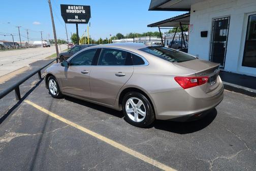 Gold 2023 Chevrolet Malibu LT