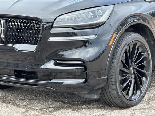 Infinite Black Metallic Clearcoat 2023 Lincoln Aviator Reserve AWD