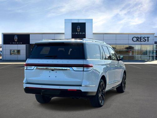 Pristine White Metallic Tri-Coat 2022 Lincoln Navigator Reserve