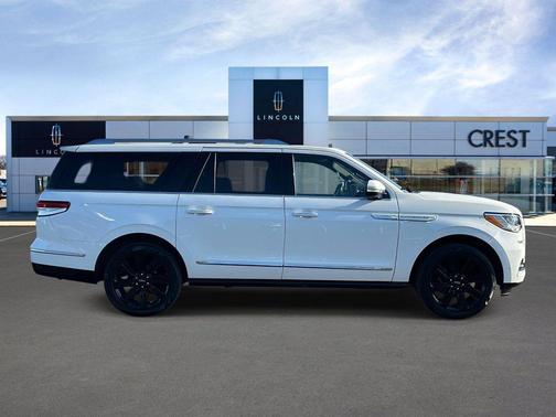 Pristine White Metallic Tri-Coat 2022 Lincoln Navigator Reserve