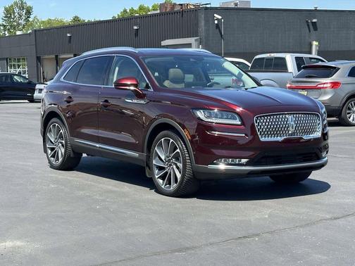 Burgundy Velvet Metallic Tinted Clearcoat 2023 Lincoln Nautilus Reserve