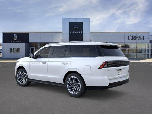 Star White Metallic Tri-Coat 2026 Lincoln Navigator Premiere