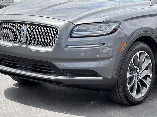 Asher Gray Metallic Clearcoat 2022 Lincoln Nautilus Reserve