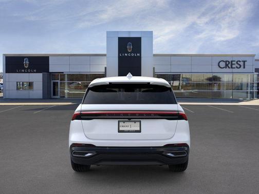 White Platinum Metallic Tri-Coat 2026 Lincoln Nautilus Premiere