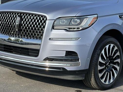 Chroma Crystal Blue Metallic Premium Colorant 2023 Lincoln Navigator Black Label