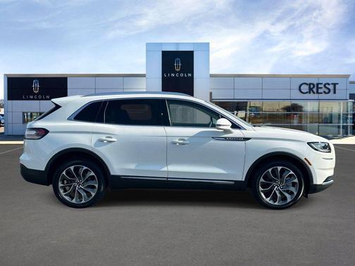 Pristine White Metallic Tri-Coat 2022 Lincoln Nautilus Reserve