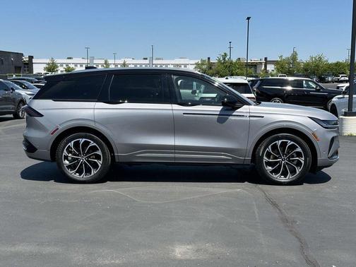 Lustrous Gray Metallic Clearcoat 2024 Lincoln Nautilus Reserve