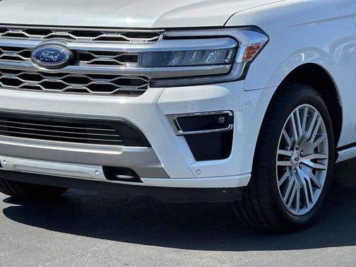 Star White Metallic Tri-Coat 2023 Ford Expedition Max Platinum