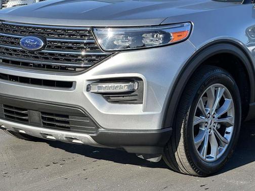 Iconic Silver Metallic 2023 Ford Explorer XLT