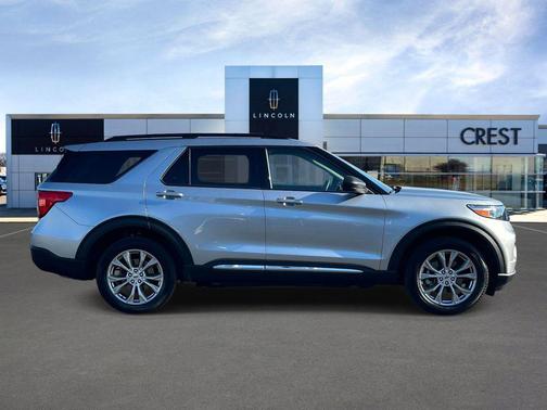 Iconic Silver Metallic 2023 Ford Explorer XLT