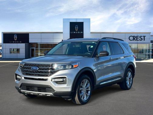 Iconic Silver Metallic 2023 Ford Explorer XLT