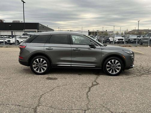 Asher Gray Metallic Clearcoat 2022 Lincoln Corsair Reserve