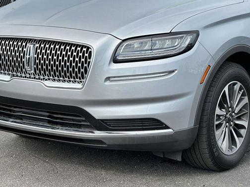 Silver Radiance Metallic Clearcoat 2022 Lincoln Nautilus Standard