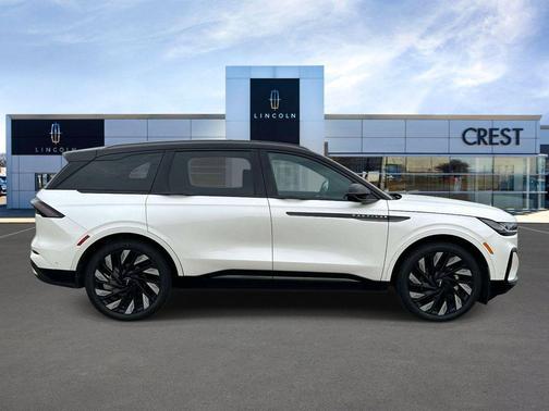 White Platinum Metallic Tri-Coat 2024 Lincoln Nautilus Reserve