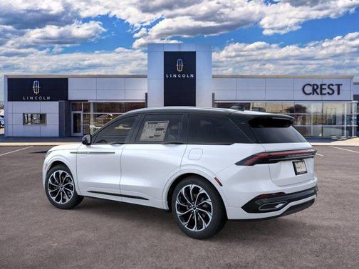White Platinum Metallic Tri-Coat 2026 Lincoln Nautilus Reserve