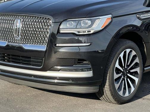 Infinite Black Metallic Clearcoat 2024 Lincoln Navigator Reserve