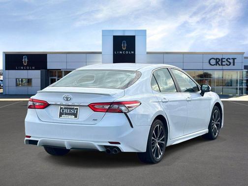 Super White 2018 Toyota Camry SE