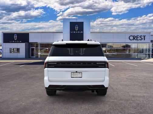 Star White Metallic Tri-Coat 2026 Lincoln Navigator Reserve