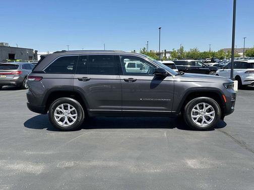 Baltic Gray Metallic Clearcoat 2022 Jeep Grand Cherokee Limited