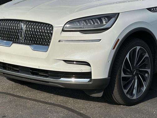 Pristine White Metallic Tri-Coat 2023 Lincoln Aviator Reserve AWD