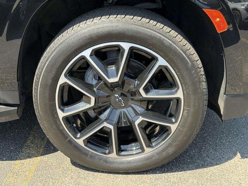 Black 2024 Chevrolet Suburban RST