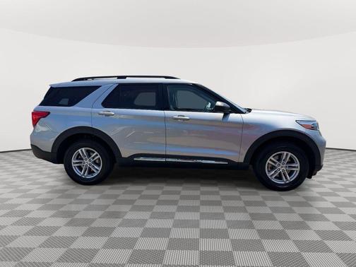 Silver Metallic 2022 Ford Explorer XLT