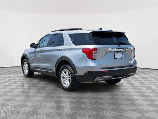Silver Metallic 2022 Ford Explorer XLT