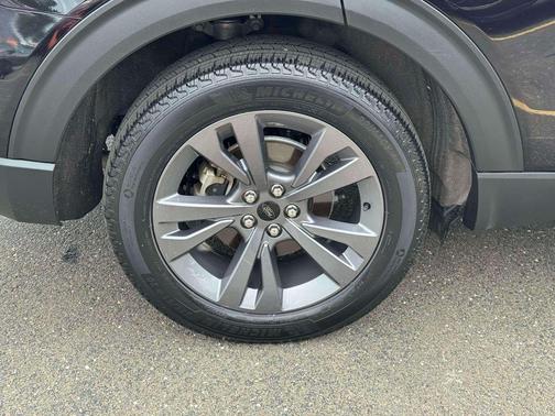 Agate Black Metallic 2023 Ford Explorer XLT
