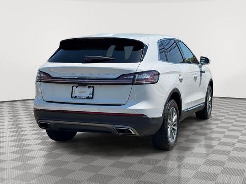 White Metallic 2022 Lincoln Nautilus Standard