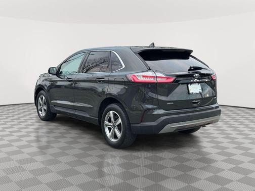 Green Metallic 2022 Ford Edge SEL