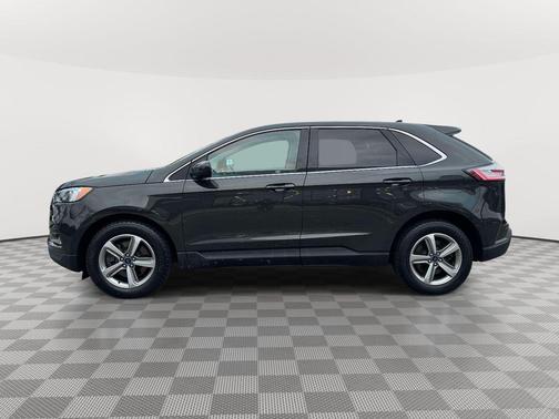 Green Metallic 2022 Ford Edge SEL