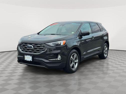 Green Metallic 2022 Ford Edge SEL