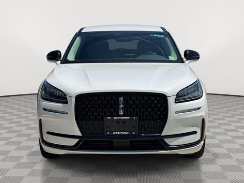 White Metallic 2023 Lincoln Corsair Standard