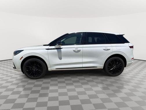 White Metallic 2023 Lincoln Corsair Standard