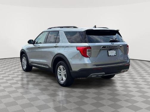 ICONIC SILVER METALLIC 2023 Ford Explorer XLT
