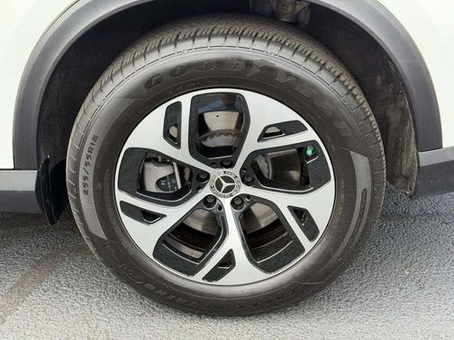 White 2025 Mercedes-Benz GLC 350e Base 4MATIC