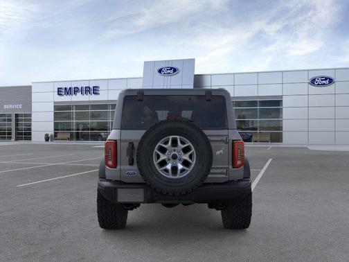 Carbonized Gray Metallic 2025 Ford Bronco Badlands