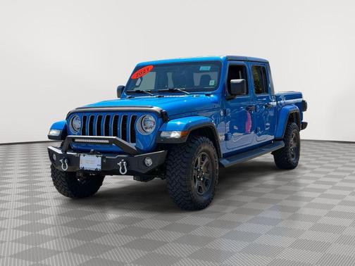 Hydro Blue Pearlcoat 2021 Jeep Gladiator Overland