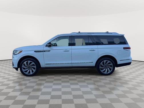 Pristine White 2022 Lincoln Navigator L Reserve