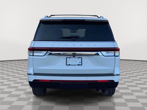Pristine White 2022 Lincoln Navigator L Reserve