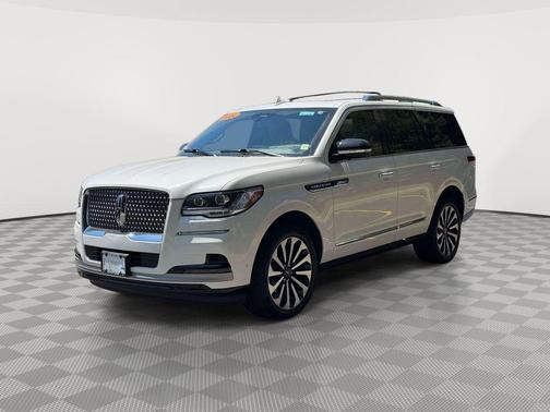White Metallic 2024 Lincoln Navigator Reserve