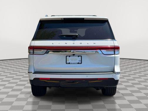 White Metallic 2024 Lincoln Navigator Reserve