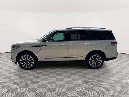 White Metallic 2024 Lincoln Navigator Reserve